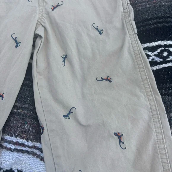 OSH KOSH BGOSH KHAKI EMBROIDERED LIZARD OVERALLS SIZE 2T ADORABLE - Picture 6 of 8